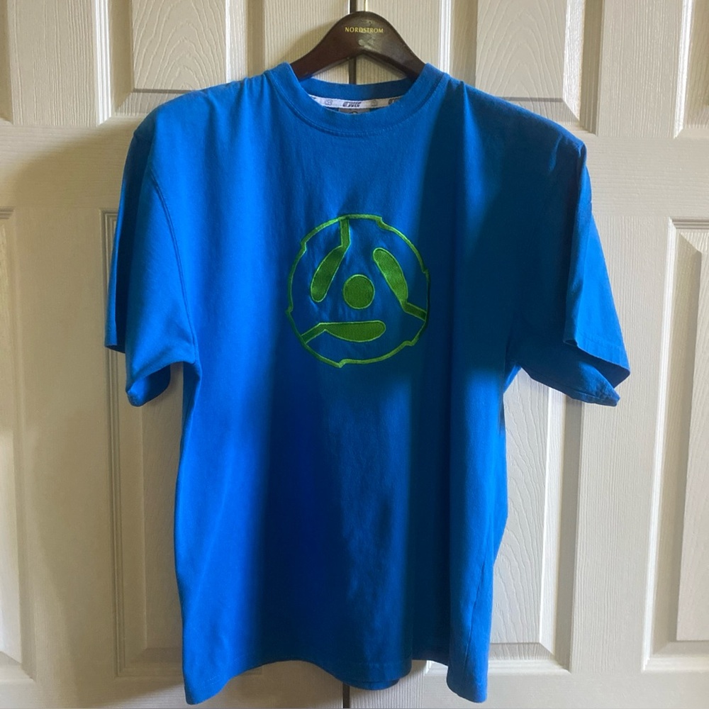 Men’s Vintage Groove Company DJ T-Shirt Blue/Bright Green Embroidery Size L  USA
